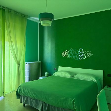 Color House Malpensa B&B Кассано-Маньяго Экстерьер фото