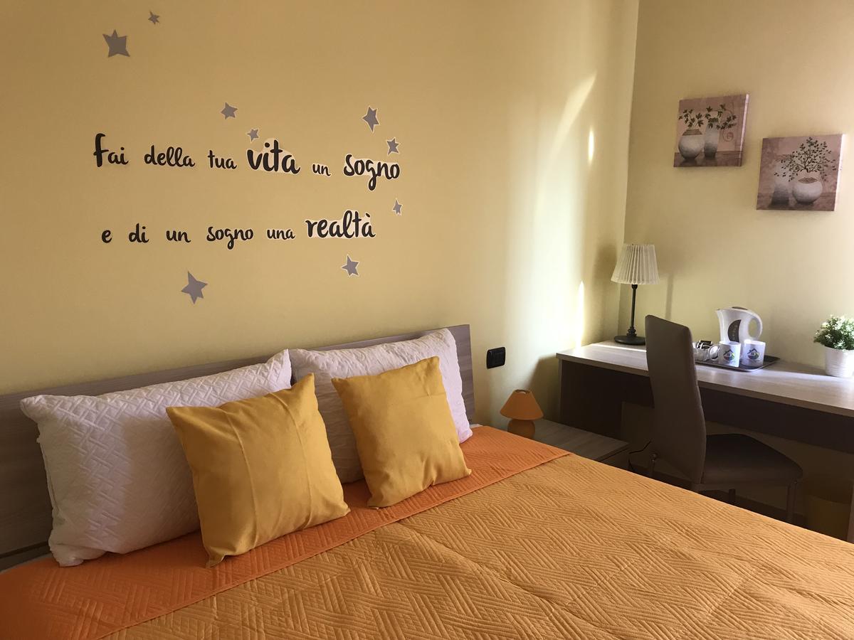 Color House Malpensa B&B Кассано-Маньяго Экстерьер фото
