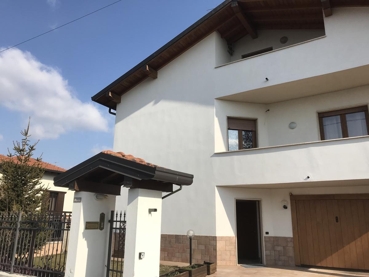 Color House Malpensa B&B Кассано-Маньяго Экстерьер фото