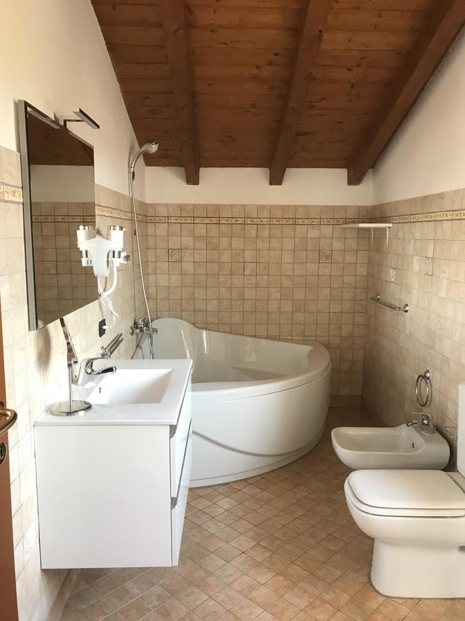 Color House Malpensa B&B Кассано-Маньяго Экстерьер фото